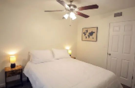 Charming 4-bedroom house with Private Pool near Savannah