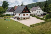 Green Lakes House 2 - parking