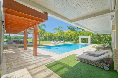 Modern Villa with Ocean View and Service Staff Hotels in 