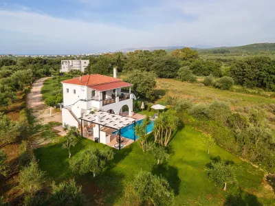Kournas-Sleeps8-Parking-Garden-Pool-Petfriendly