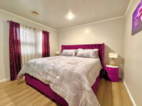 Charming Urban3-bedroom  apartment in Hempstead with WiFi and AC Hotels in Hempstead