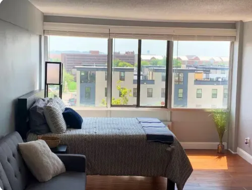 Condo, Walk To Stadium And Free Parking!!!!!