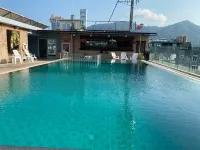 77 Patong Hotel & Spa - Kolam Renang