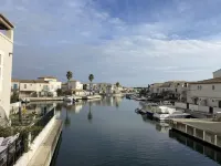 Very close to the medieval city of Aigues-Mortes, marina, with swimming pool Hotels in Aigues-Mortes