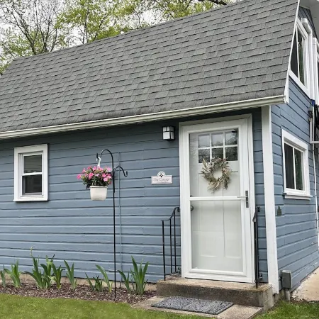 Stay at this charming one bedroom cottage and enjoy exploring the Finger Lakes.
