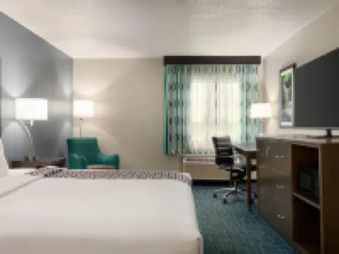 La Quinta Inn & Suites by Wyndham Peru Starved Rock St Park Hotels in Peru