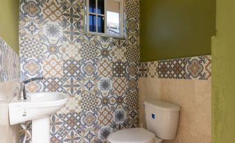 Private Pool Draxhall Gated Gym Tennis Full AC