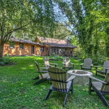 The Columbia Lodge - Family getaway close to home