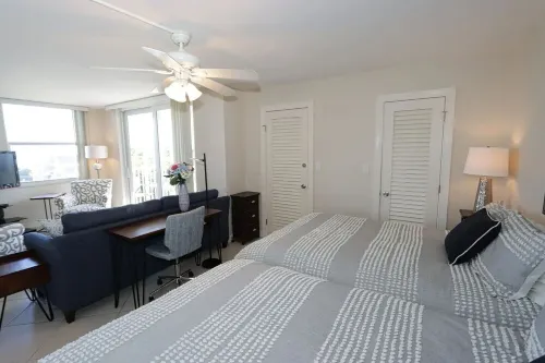 Chic 1-Bedroom Condo Steps to Bonita Beach. Free in Suite WiFi & AC.  Pools Open