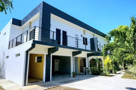 Spacious, modern 2-bedroom apartment, Westend Negril with AC, WiFi, W/Heater Отели в г. Запад Энд