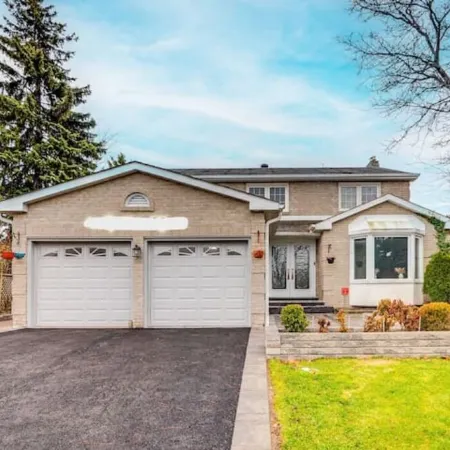 Vacation Home in Pickering Отели в г. Пикеринг