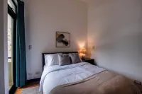 Chic 2-bedroom apartment with WiFi, balcony with mountain views pool in Río Oro