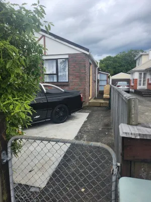 Cosy studio walking distance to shops rails. 45 minutes from the city فنادق في أبر هوت سيتي