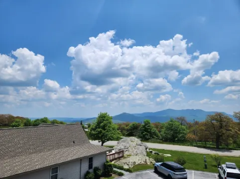 Retreat to the Grand View Suite in Beech Mnt/ Pinnacle/Pool/3rd Floor