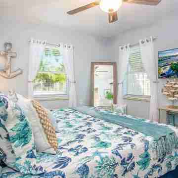 Ultimate Beach House in Marathon Rooms