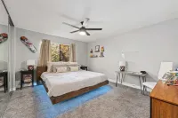 Perfect 2 bedroom 2 bath condo with a pool and gym Hotels near Artistic Edge