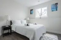 Modern Gateway Family-sized Suite in Thornhill-Maple Ridge - BC