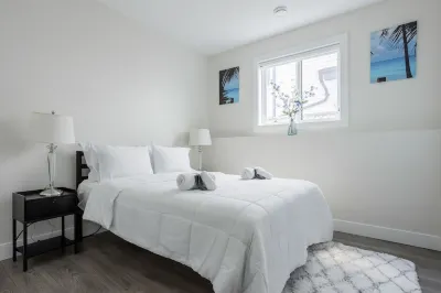 Modern Gateway Family-sized Suite in Thornhill-Maple Ridge - BC Hotels near Walmart Supercentre