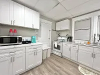 Unwind at Ventnor Beach: Spacious Summer Retreat with Private Parking, Sleeps 9!