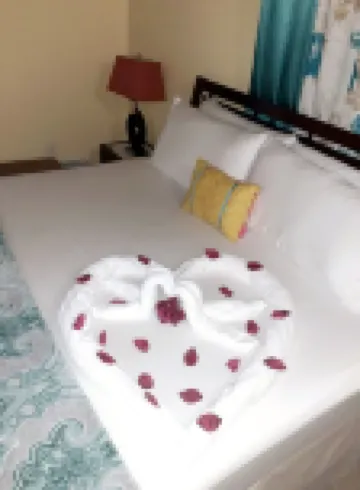Relaxing, tastefully decorated one-bedroom unit with all modern facilities