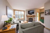 Large 3 bedroom ski in retreat with hot tub