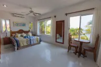 Beachfront Villa with pool & waterfall: Gorgeous sandy beach