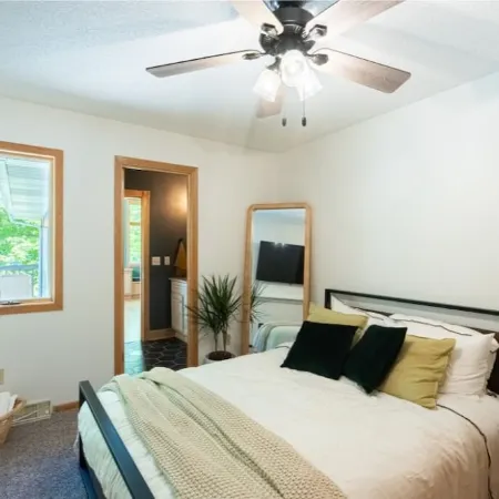 Relaxing Neighborhood Close To Trails, Parks, Lakes, Shops, Restaurants & More!