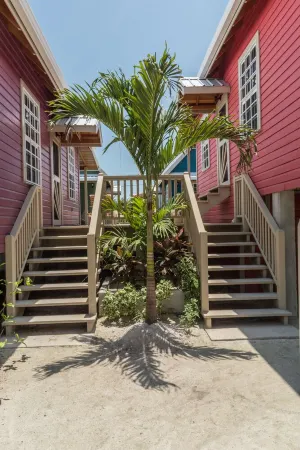 Coral Cottage at Low Caye Cottages 1 of 4 great cottages Отели рядом с достопримечательностью «Сплит»