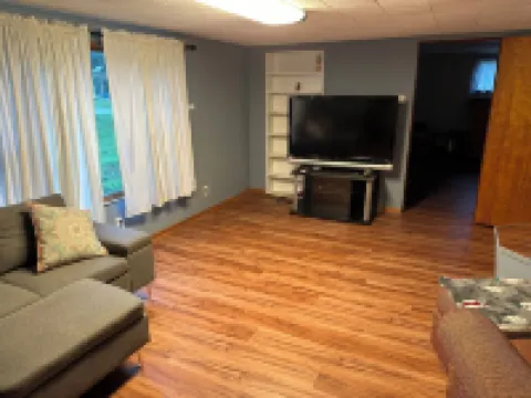 Charming 3-bedroom farmhouse in Rock Stream including vineyard and winery tour. Hotels in Starkey