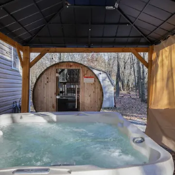 Cozy Poconos Chalet - w/Hot Tub, Sauna, & Lake Access!