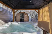 Cozy Poconos Chalet - w/Hot Tub, Sauna, & Lake Access!
