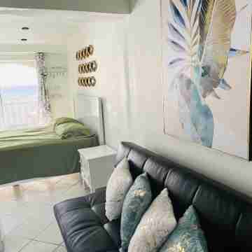 Nice and cozy ocean front studio with private terrace. Short walk to beaches. Rooms