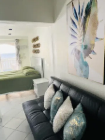 Nice and cozy ocean front studio with private terrace. Short walk to beaches.