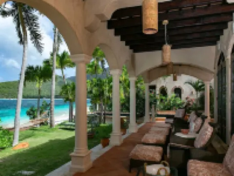 Luxurious 4 BR Beachfront Villa in Lower Peter Bay Hotels in Central