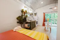 Cute and Cozy! Relax in Hot Tub! Caves Close فنادق في بینٹن ٹاؤن شپ