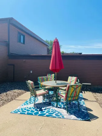 Retreat near the Lake and State Parks of Yankton