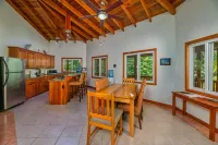 Luxurious Island home with private pool. Short walk to the beach. 웨스트 엔드 호텔