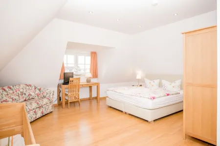 Reethus, 3 bedrooms + 1 infant, 2 bathrooms, fireplace, sauna, outdoor whirlpool, garden, WLAN