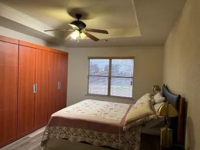 Saegert Ranch Oasis: 4BR/2.5BA Các khách sạn gần Knights Of Columbus