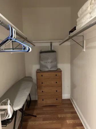 Nice one bedroom apartment for short getaways or temporary housing w/ fast WiFi