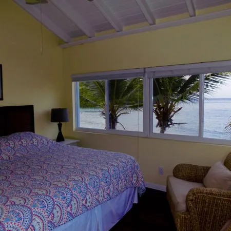 BIG WATERFRONT BEACH HOUSE WALK TO CRUZ BAY RESTAURANTS AND SHOPPING