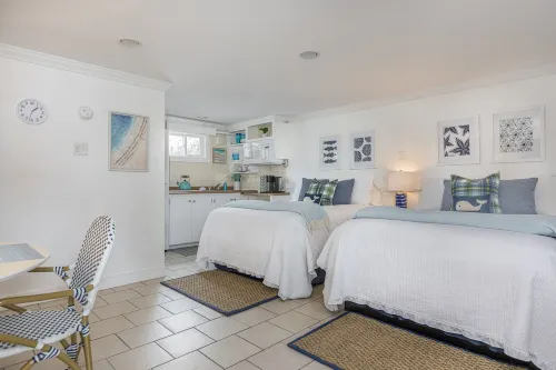 Beachside Condo – Walk to Pier & Dining