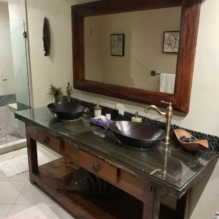 10th Floor Beachfront Luxury Condo Bayview Grand