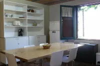 Vilagarcia De Arousa: House with garden, near the sea.