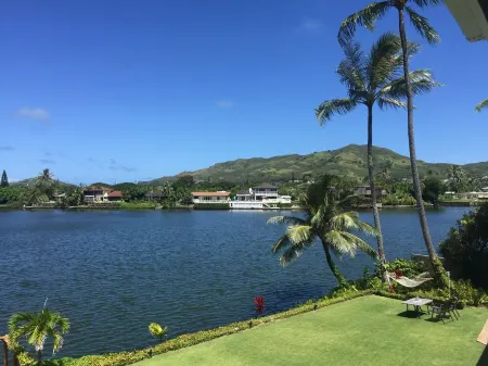 Come relax on the lake! Beautiful lake and mountain views. Kayaks included.