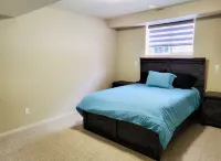 Spacious Basement suite - 3-Star