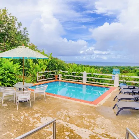 Mountain Top Hideaway, Pool & Stunning views