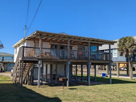 Charming recently updated beach house with ocean views, sleeps 8
