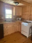 Cozy Cabin with private back yard, located 5 min away from Dale Hollow Lake