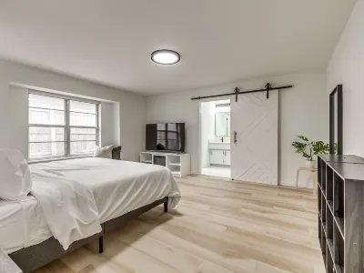 Instaworthy Cozy House - near Lake Hefner, OKC Hotels near Courtyard Plaza Shopping Center